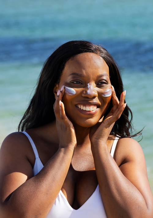 იცავს მზისგან, ატენიანებს